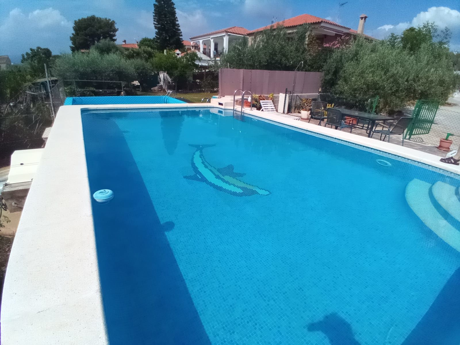 Por 240000€  este amplio chalet !!
