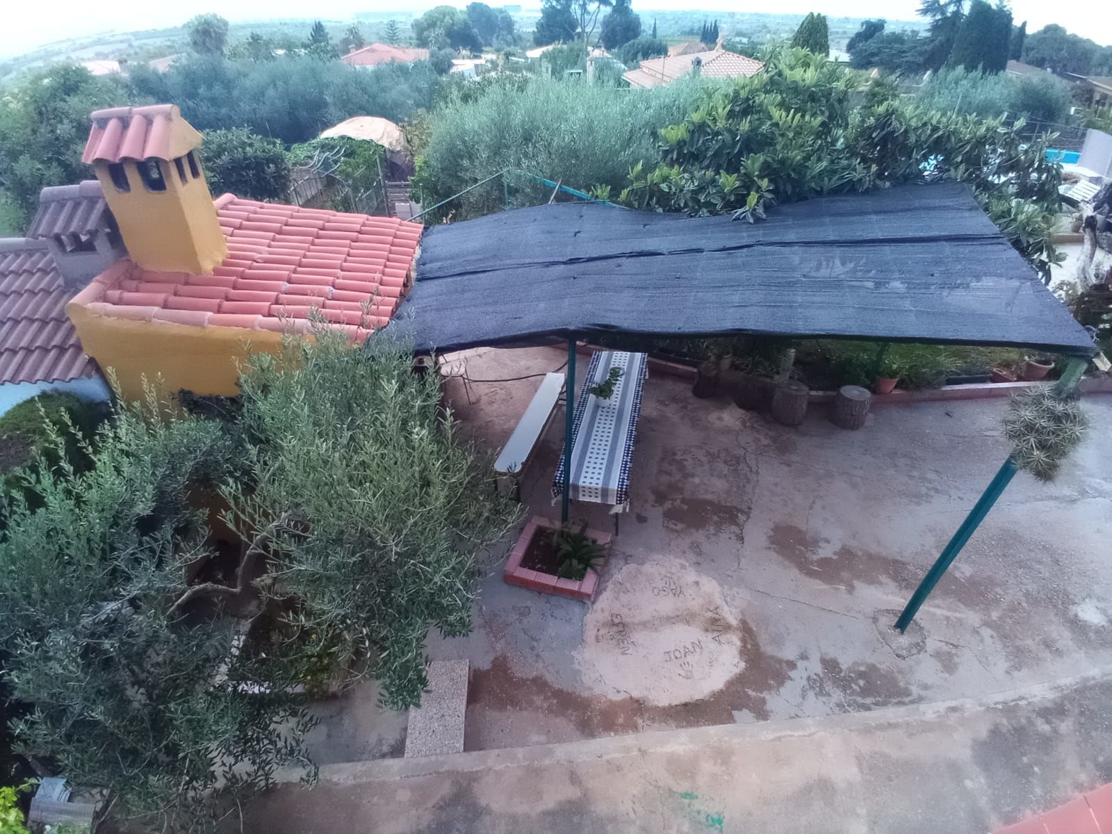Por 240000€  este amplio chalet !!