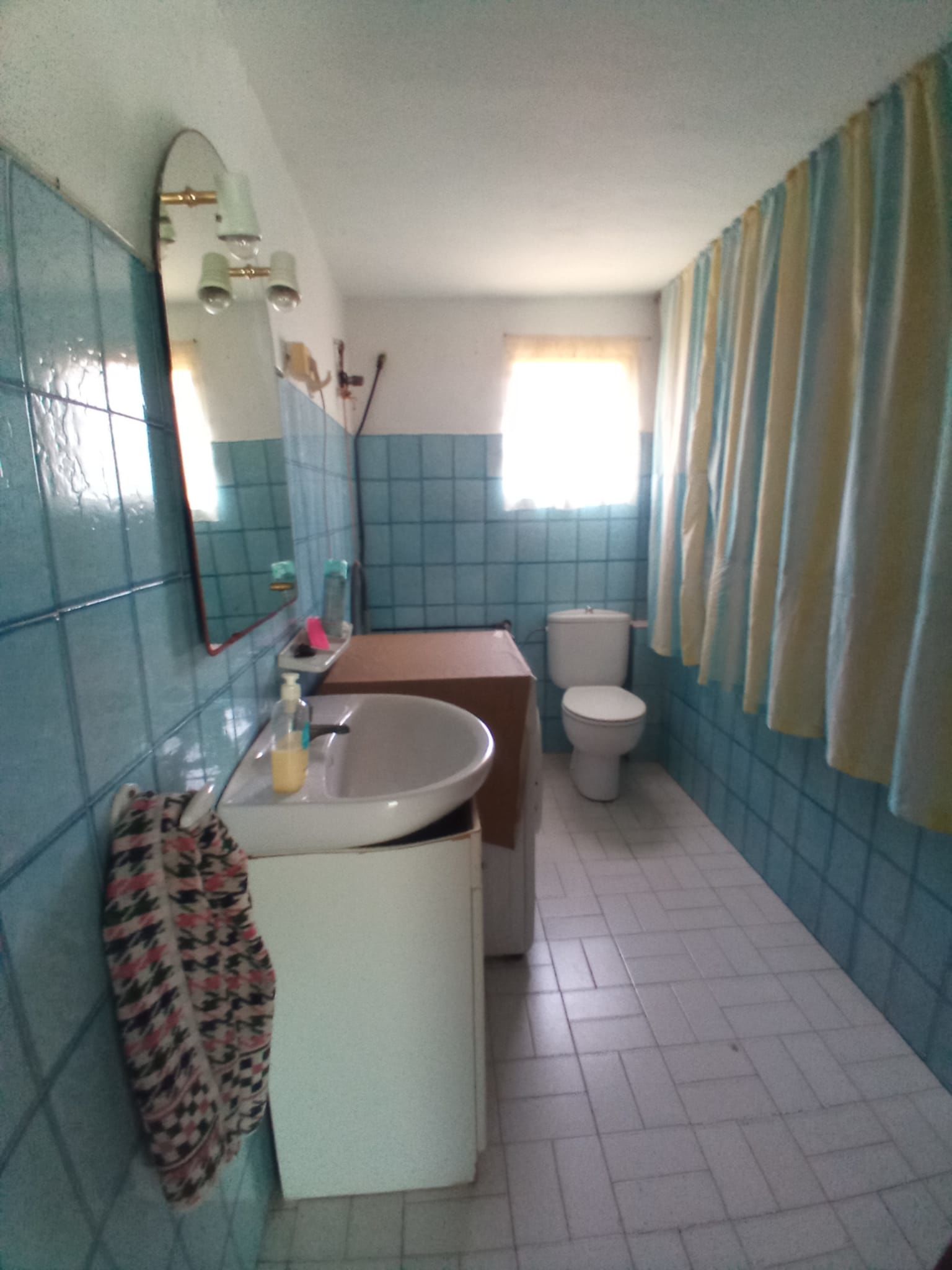 Por 240000€  este amplio chalet !!