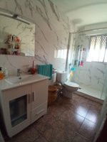 Por 240000€  este amplio chalet !!