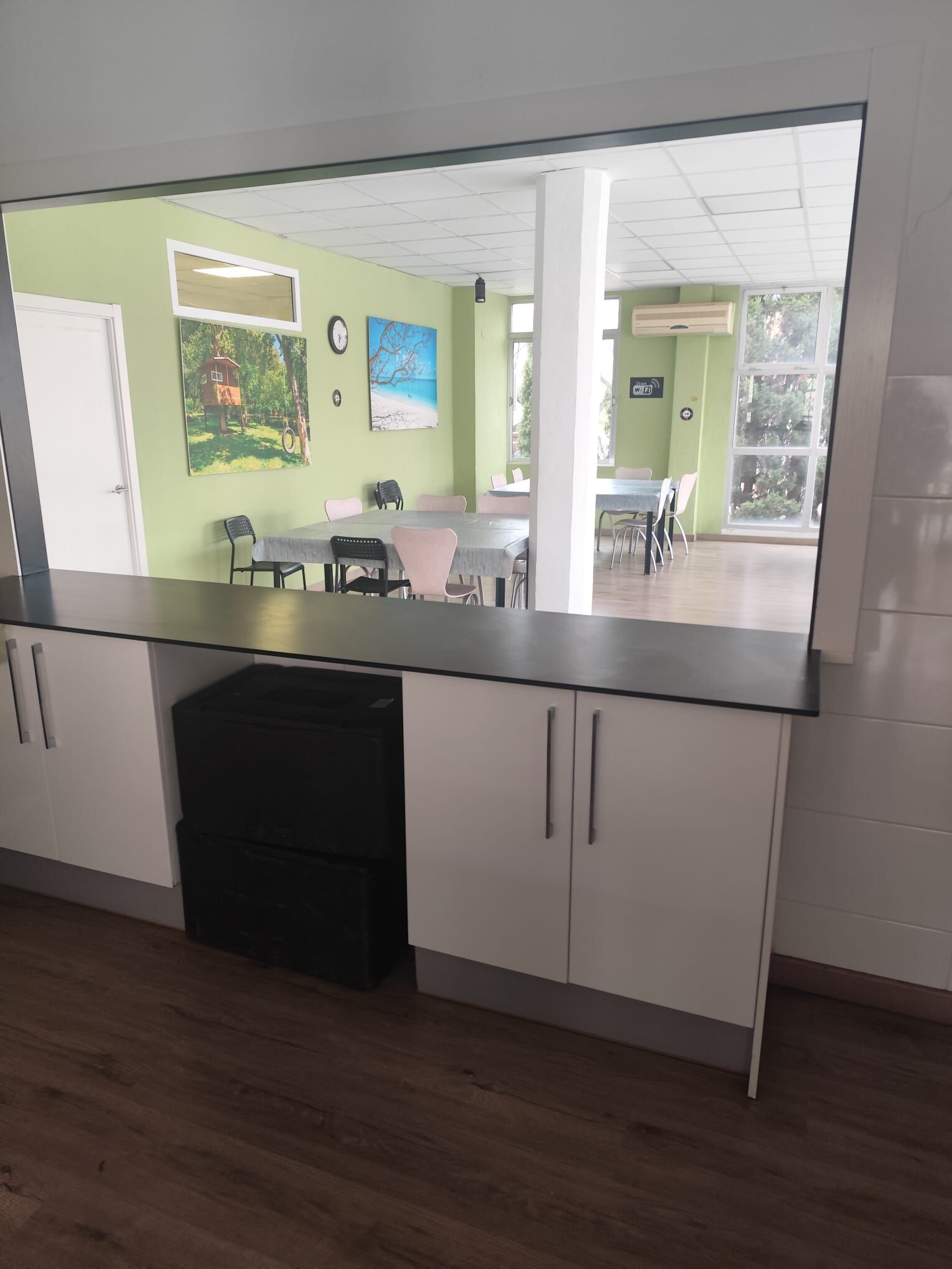 Por 150000€ local en zona Rafalafena