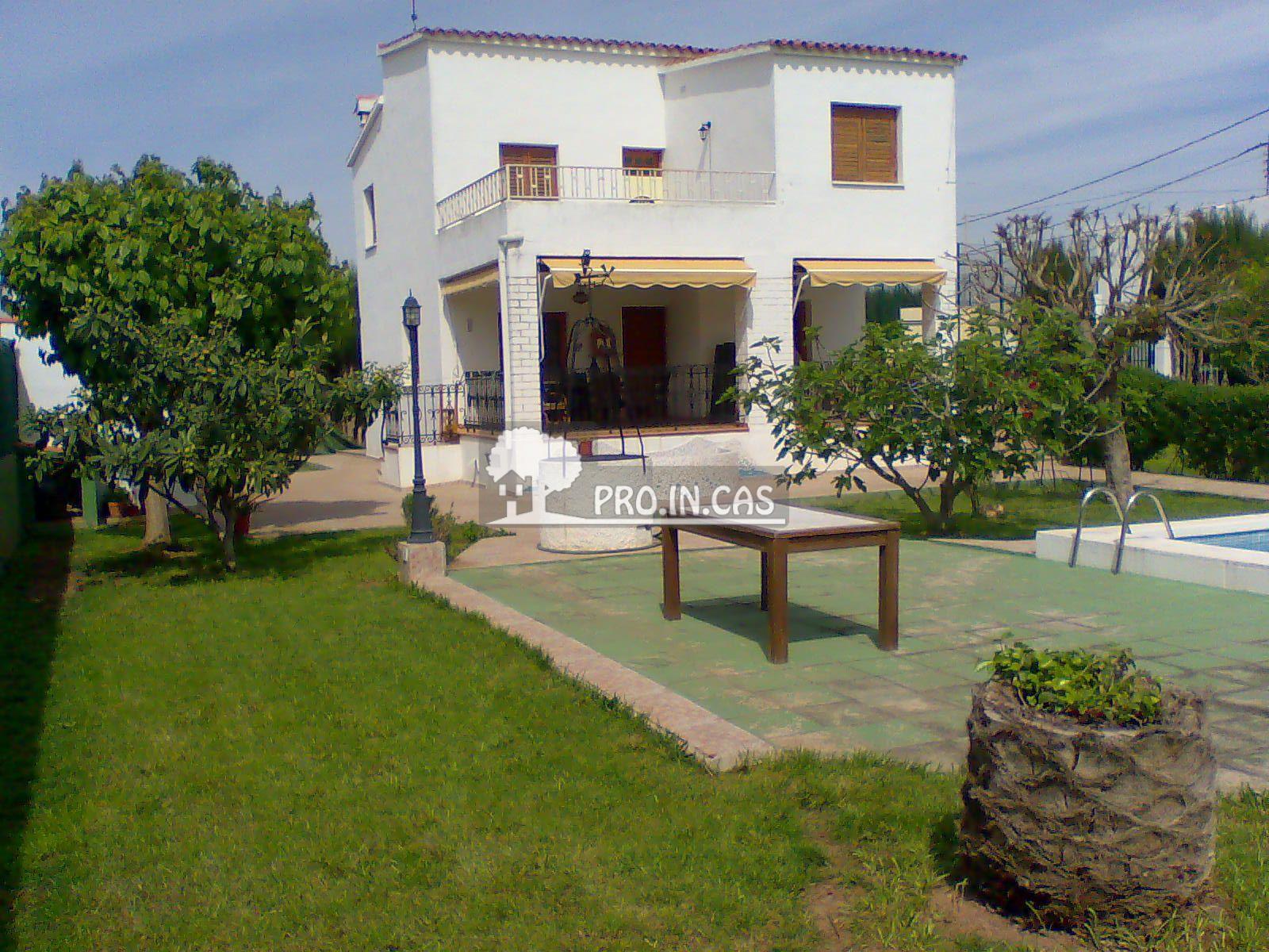 Chalet  por la zona del grao !!